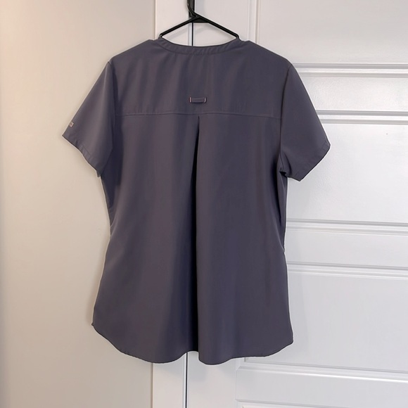 Health-Pro scrub top in purple size large - Picture 2 of 2